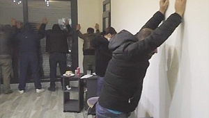 Salihli'de villada kumar oynayan 19 kişiye para cezası