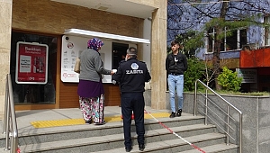 Sındırgı’da Toplu Kullanım Alanlarına Sosyal Mesafe Etiketli Uyarı Yapıldı