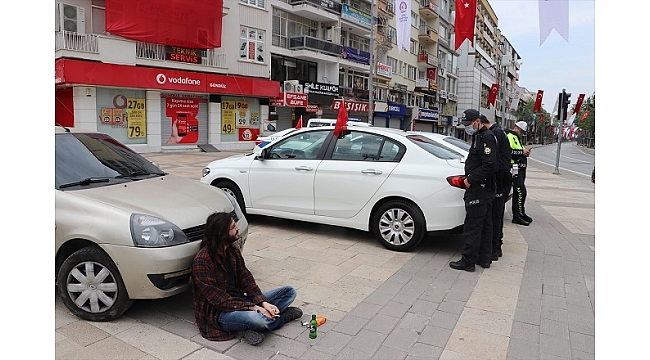 Sokağa çıkma kısıtlamasına uymayan otostopçuya para cezası