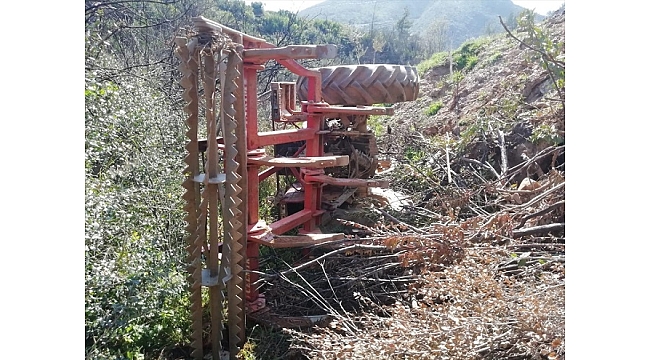 Traktörün altında kalan sürücü ağır yaralandı