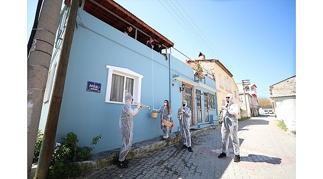 Urla enginarı "bando" eşliğinde dağıtıldı
