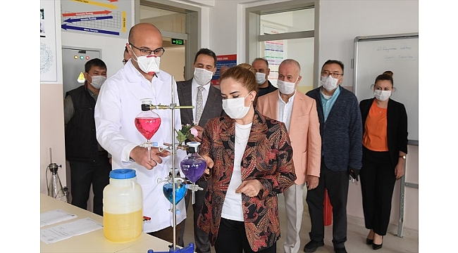 Vali Kocabıyık'tan, maske ve dezenfektan üretilen okullara ziyaret