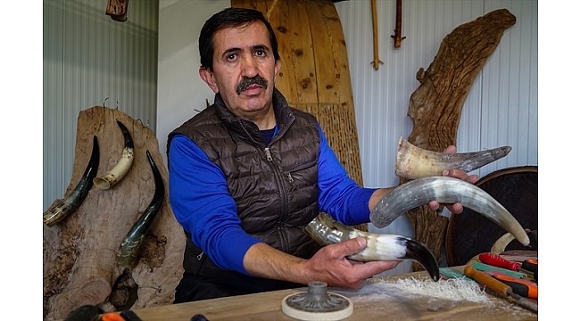 Atık boynuzları sanat eserine dönüştürüyor