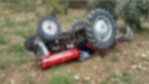 Aydın'da devrilen traktörün altında kalan sürücü öldü