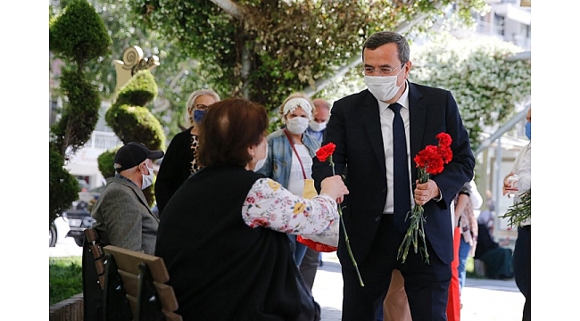 Başkan Batur 65 yaş üstü Konaklılarla bir araya geldi