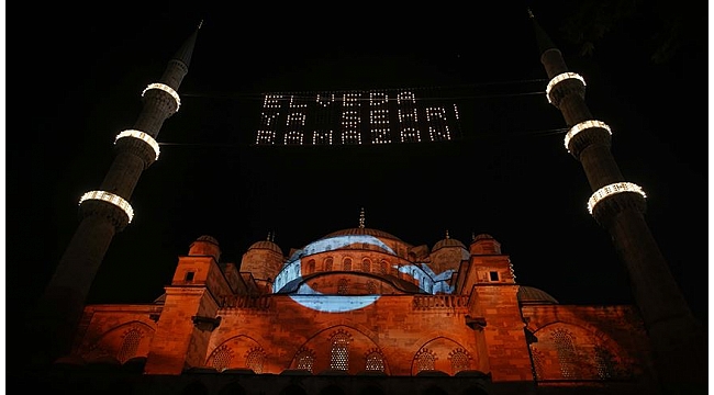 Bin aydan daha hayırlı gece: Kadir Gecesi