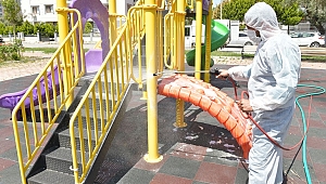 Çiğli’deki parklarda dezenfeksiyon çalışmaları yoğunlaştı