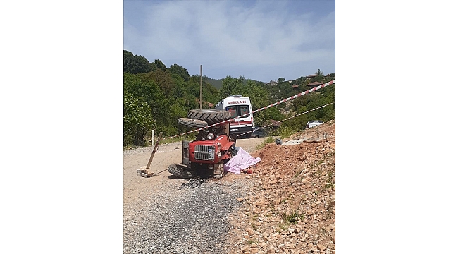 Denizli'de devrilen traktörün altında kalan sürücü öldü