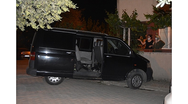 Ehliyetsiz sürücü polisten kaçarken kaza yaptı
