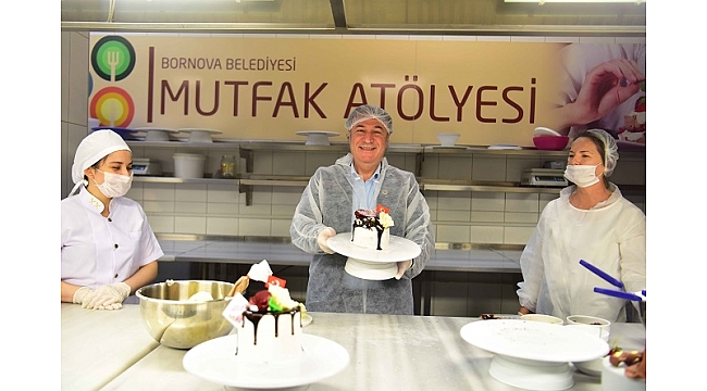 Elleriyle yaptı, elleriyle götürdü
