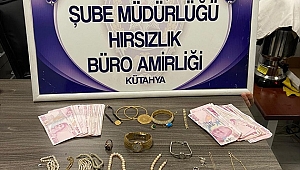 Hırsızlık'dan elde ettiği parayı caddede dağıtırken yakalandı