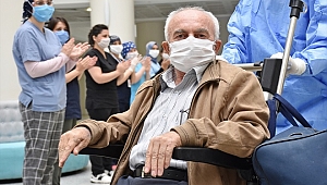 İmmün plazma ile iyileşen 71 yaşındaki Kovid-19 hastası taburcu edildi