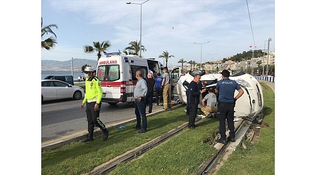 İzmir'de trafik kazası: 2 yaralı