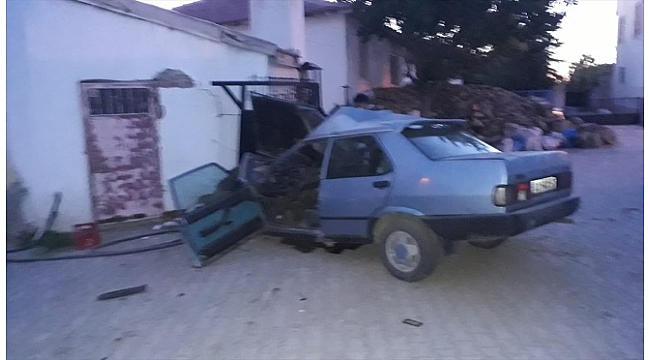 Kahvehanenin duvarına çarpan otomobilin sürücüsü öldü