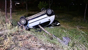 Kaza yapan sürücü, otomobili bırakıp kaçtı
