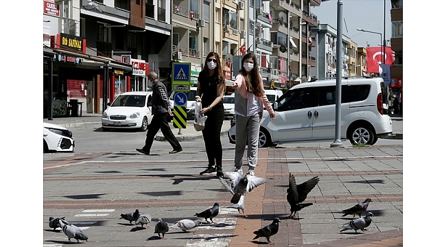 "Kovid-19 negatif" sonucuyla en güzel Anneler Günü'nü yaşıyor