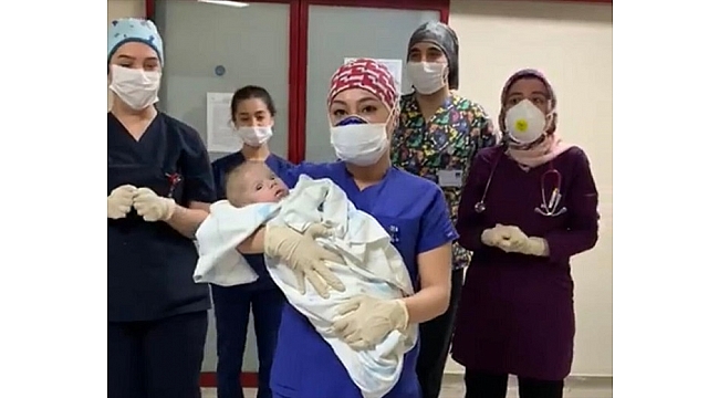 Kovid-19'u yenen 5 aylık bebek taburcu edildi