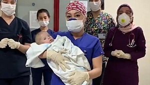 Kovid-19'u yenen 5 aylık bebek taburcu edildi