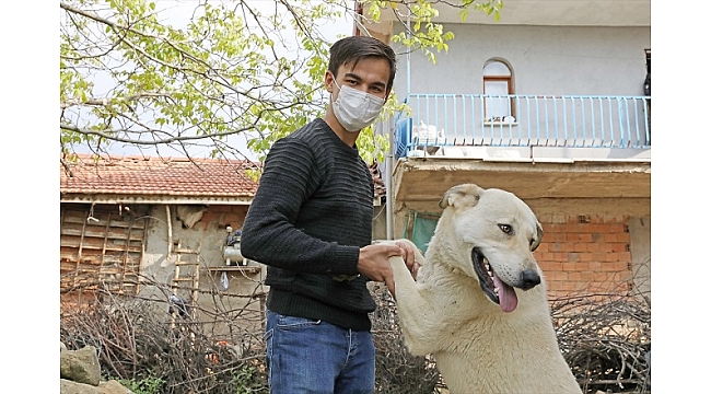 Kovid-19'u yenen gençten yaşıtlarına "evde kalın" çağrısı