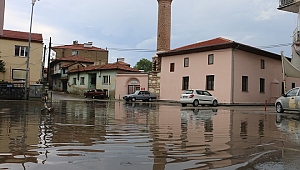 Kula'da yağmur ve dolu etkili oldu