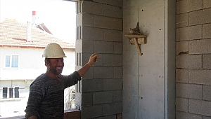 Kumru yuvasını bozmamak için inşaatı durdurdular