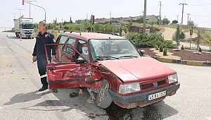 Manisa'da iki otomobil çarpıştı: 4 yaralı
