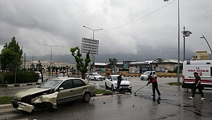 Manisa'da trafik kazası: 2 yaralı