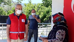 Menemen'de Türk Kızılay'dan annelere pasta ikramı