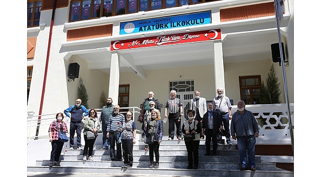 Mezun oldukları okulda 55 yıl sonra buluştular