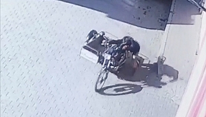 Motosiklet hırsızlığı güvenlik kamerasına takıldı