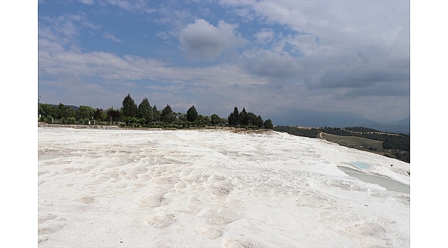 Pamukkale misafirlerini daha "beyaz" karşılayacak