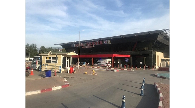 Silahla vurulmuş kişiyi, otomobille hastane karşısına bırakıp kaçtılar