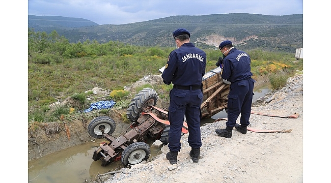 Su kanalına devrilen traktörün sürücüsü öldü