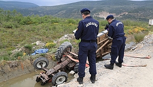 Su kanalına devrilen traktörün sürücüsü öldü