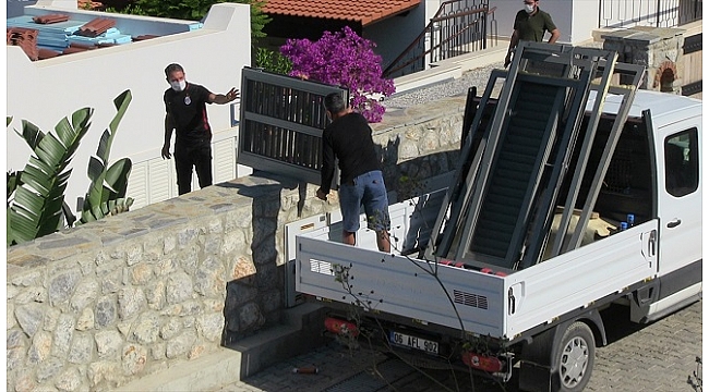 Yılmaz Özdil'in Villasının Yıkımına Başlandı