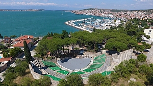 Ayvalık geceleri renkleniyor