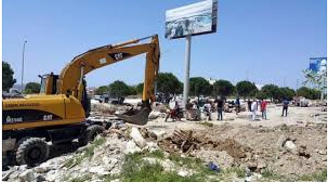 Çeşme'de Romanların çadırları kaldırıldı