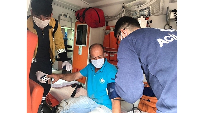 Demirci'de traktör devrildi: 1 kişi yaralandı