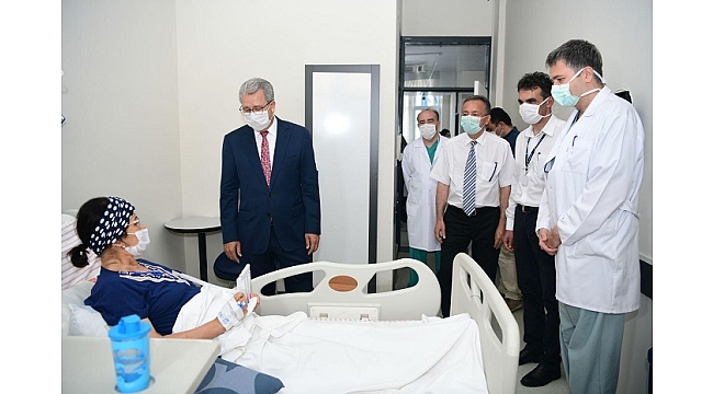 Ege Üniversitesi "normalleşme süreci"ndeki ilk organ naklini yaptı