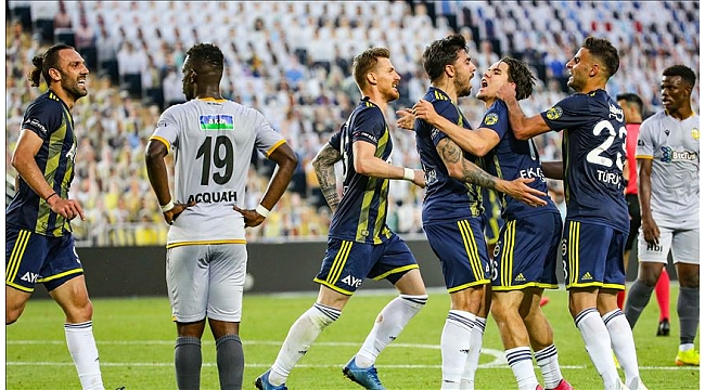 Fenerbahçe'nin yüzü uzatma dakikalarında güldü