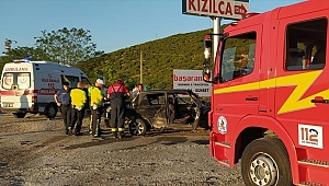 İki otomobilin çarpıştı 3 yaralı