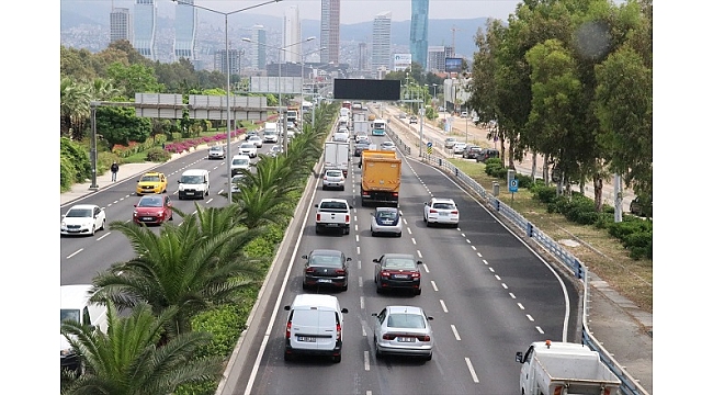 İlk günü trafik yoğunluğu yaşanıyor