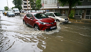 İzmir'de Yağmur Hayatı Olumsuz Etkiledi