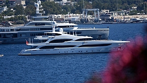 Mega yatlar Bodrum'a demir attı