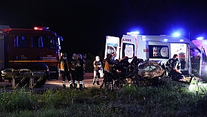 Otobüs ile otomobil çarpıştı: 2 ölü, 2 yaralı