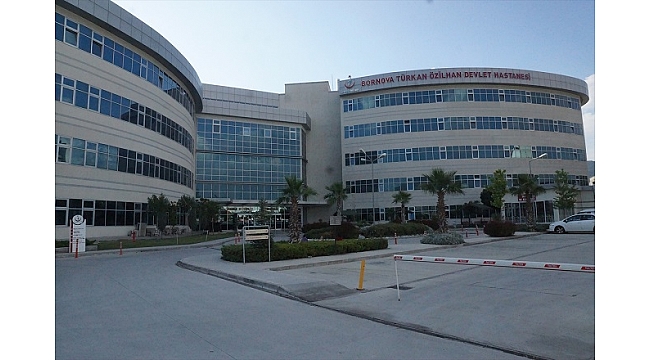 Rusya'dan getirilen Kovid-19 hastasının tedavisi İzmir'de sürüyor