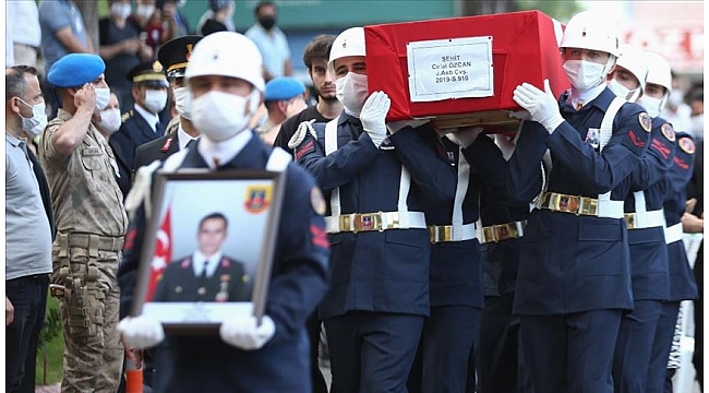 Siirt'te şehit olan Astsubay Özcan son yolculuğuna uğurlandı