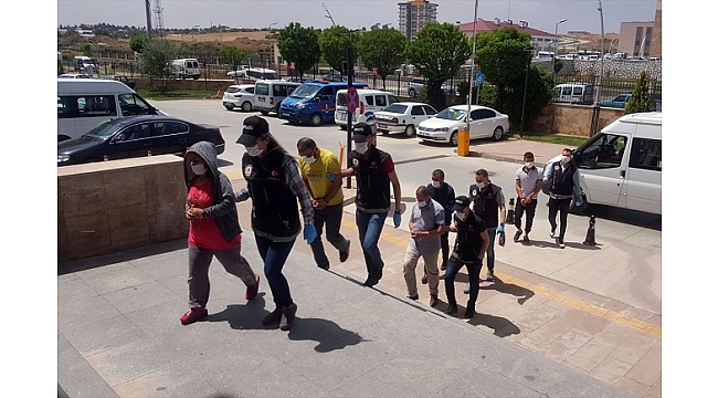 Uşak&#039;ta uyuşturucu operasyonunda 5 kişi gözaltına alındı