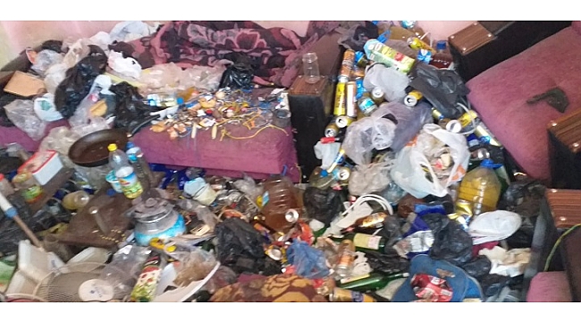 30 metrekarelik evden 1.5 ton atık çıktı