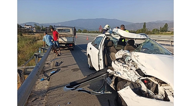 Aydın'da otomobil ile kamyonet çarpıştı: 4 yaralı